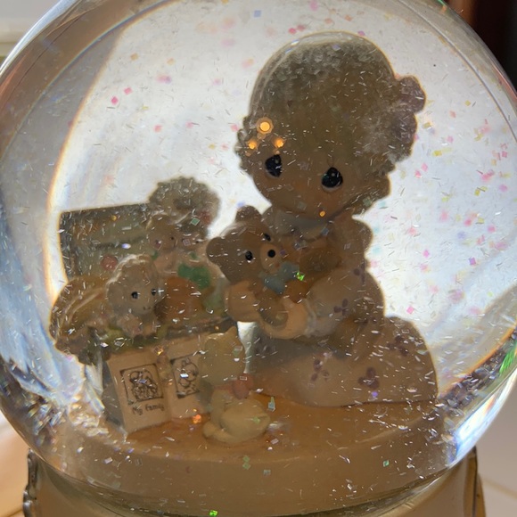 Precious Moments Musical Animated Snow Globe - Gold And Silver Waltz 2003 - Picture 1 of 4